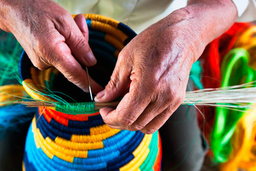La artesanía indígena colombiana se exhibe en Tenerife