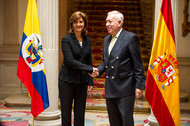Saludo de María Ángela Holguín y José Manuel García-Margallo